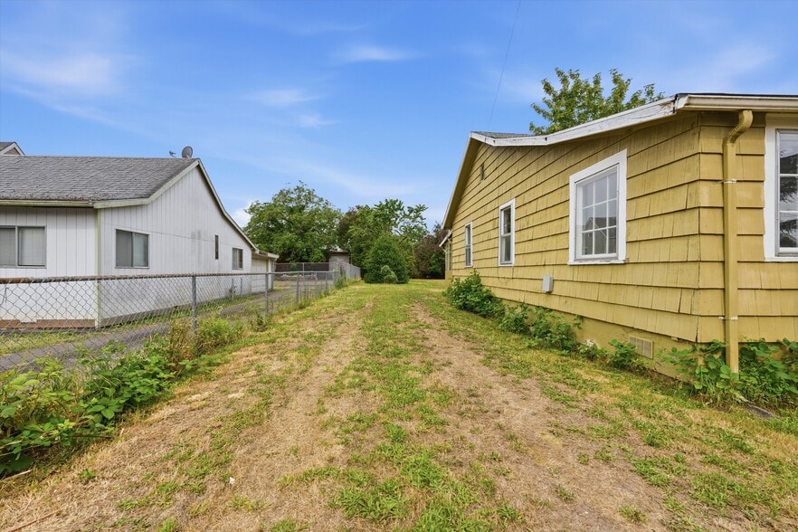 2121 SE 89th Ave, Portland, OR for sale - Building Photo - Image 2 of 28