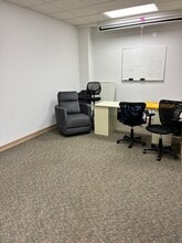 1 Tiffany Pt, Bloomingdale, IL for lease Interior Photo- Image 1 of 5