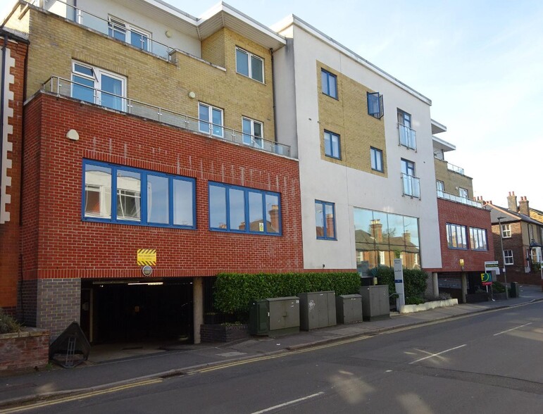 Walnut Tree Clos, Guildford for lease - Building Photo - Image 2 of 3