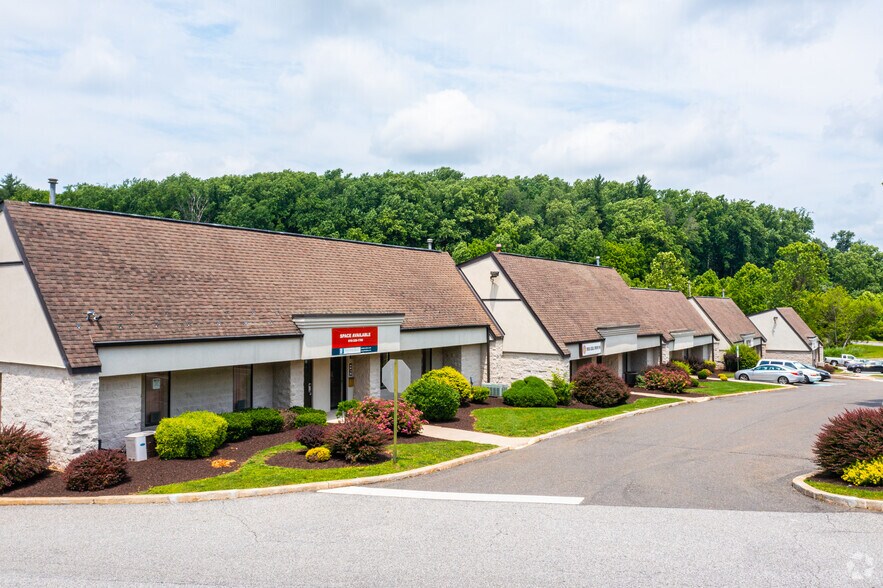 4601 W Chester Pike, Newtown Square, PA à louer - Photo du bâtiment - Image 3 de 17