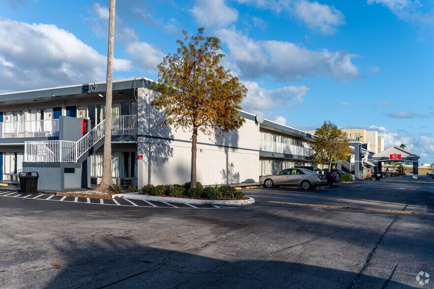 2904 W International Speedway Blvd, Daytona Beach, FL à vendre - Photo du bâtiment - Image 3 de 5