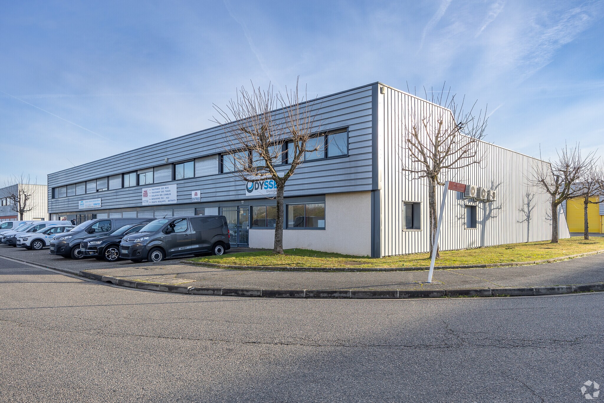 Flex in Vaulx-en-Velin for lease Primary Photo- Image 1 of 4