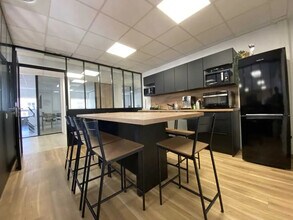 Office in Lyon for sale Interior Photo- Image 2 of 8