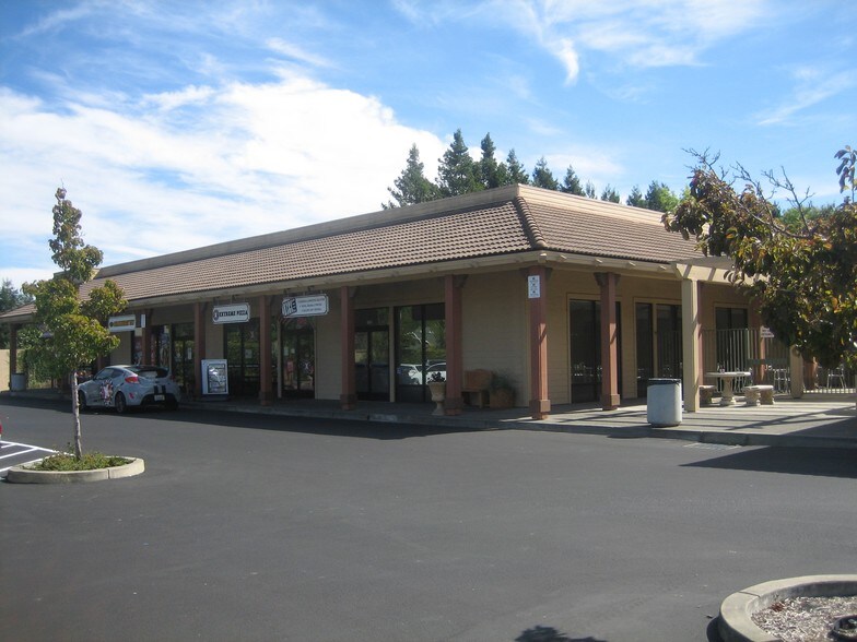 1720 E Cotati Ave, Rohnert Park, CA à louer - Photo du bâtiment - Image 2 de 4