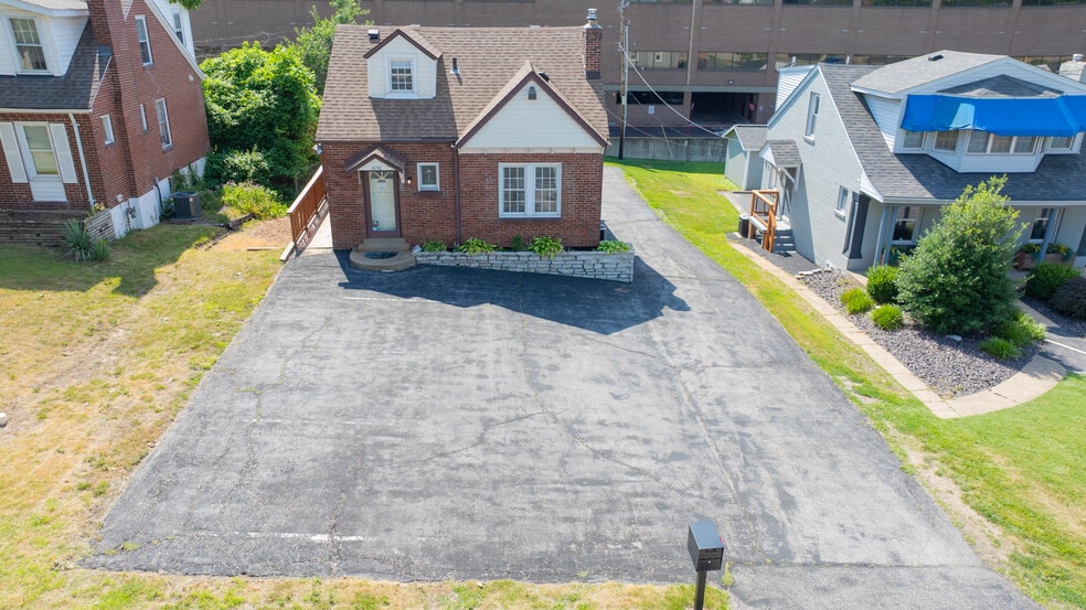4150 Crescent Dr, Saint Louis, MO à vendre - Photo du bâtiment - Image 2 de 27