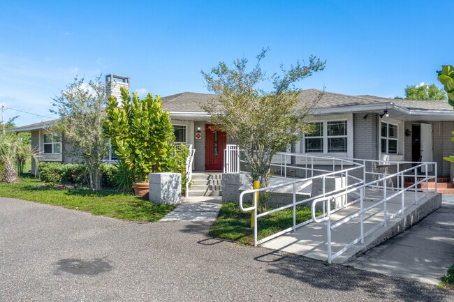 Plus de détails pour 815 W Daughtery Rd, Lakeland, FL - Soins de santé aux enchères