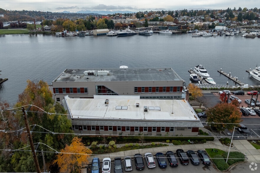 2811 Fairview Ave E, Seattle, WA à vendre - Photo du bâtiment - Image 2 de 12