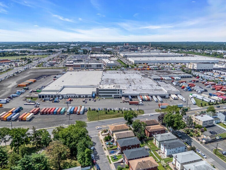 340 S Stiles St, Linden, NJ à louer - Photo du bâtiment - Image 2 de 3
