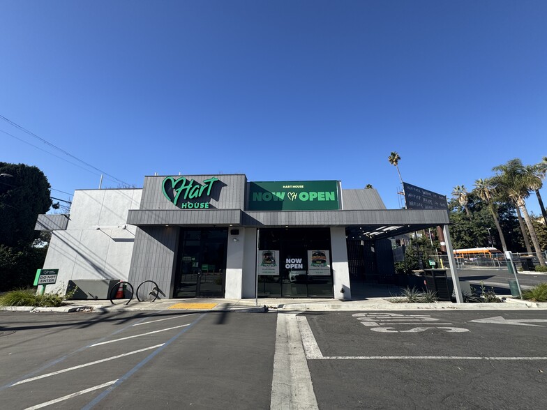 6800 W Sunset Blvd, Los Angeles, CA for lease - Building Photo - Image 2 of 6