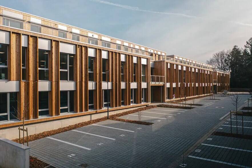 Bureau dans Saint-Jacques-de-la-Lande à louer - Photo du bâtiment - Image 3 de 3