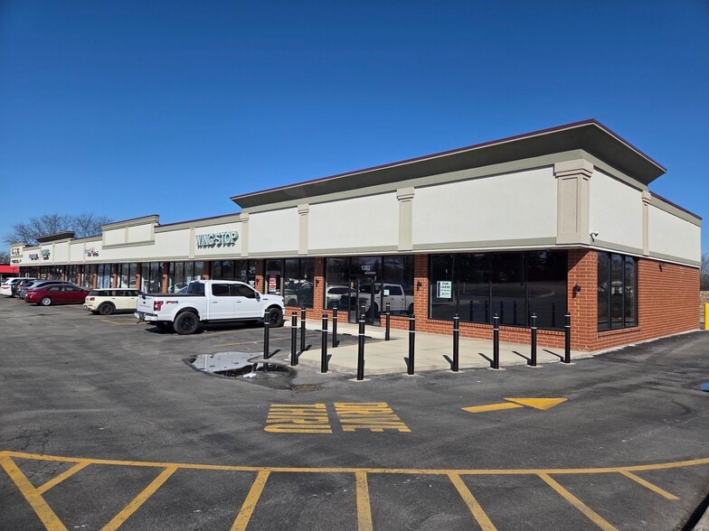 1300-1326 Lake St, Roselle, IL for lease - Building Photo - Image 2 of 14