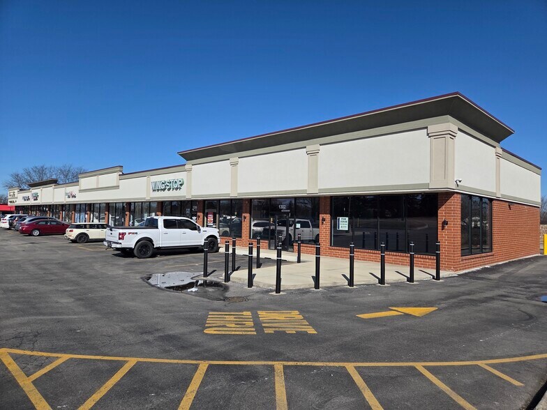 1300-1326 Lake St, Roselle, IL à louer - Photo du bâtiment - Image 2 de 14