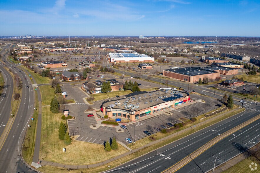 7455 Currell Blvd, Woodbury, MN à louer - Photo du bâtiment - Image 2 de 13