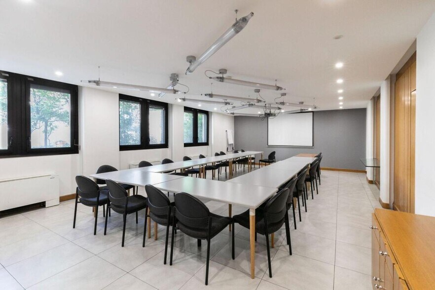 19 Rue D'Orleans, Neuilly-sur-Seine à louer - Photo du bâtiment - Image 3 de 14