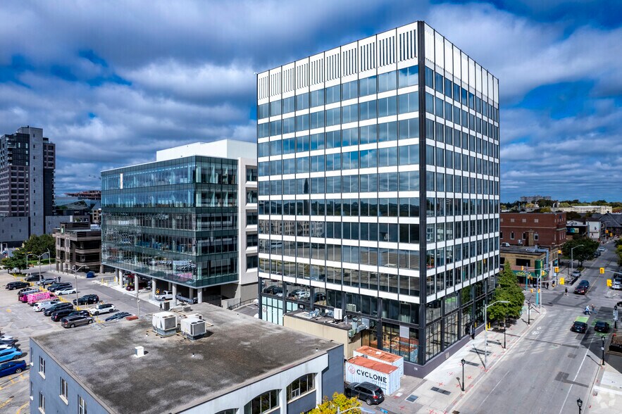 305 King St W, Kitchener, ON à louer - Photo du bâtiment - Image 3 de 6