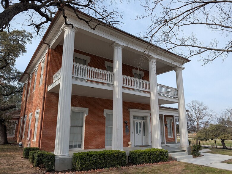 407 Columbus Ave, Waco, TX à louer - Photo du bâtiment - Image 3 de 8