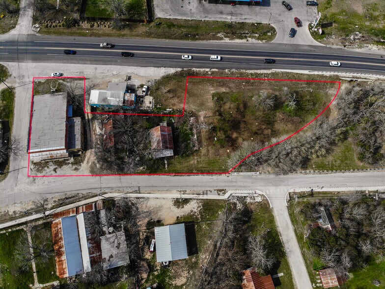 Hwy 21, Uhland, TX à vendre - Photo du bâtiment - Image 2 de 38