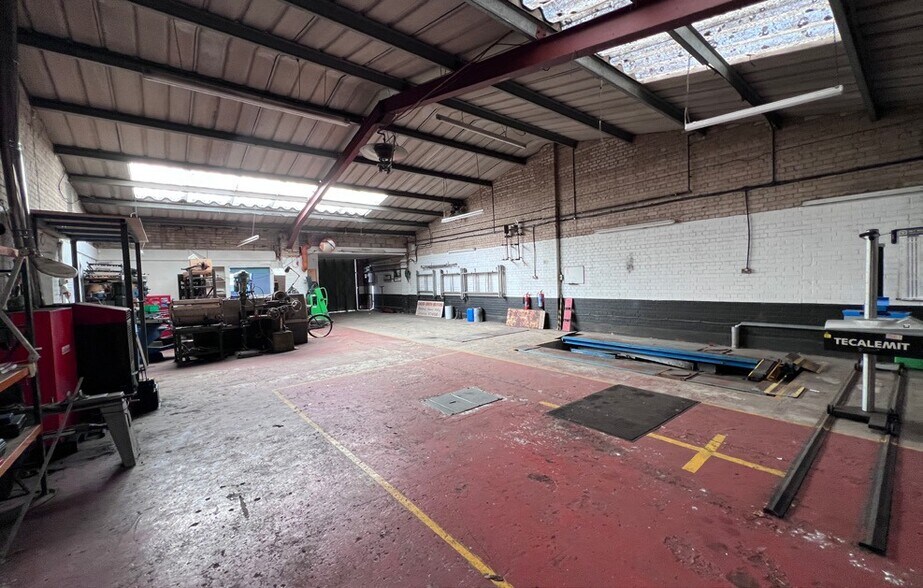 21-23 Telford Rd, Wimborne for sale - Interior Photo - Image 3 of 10