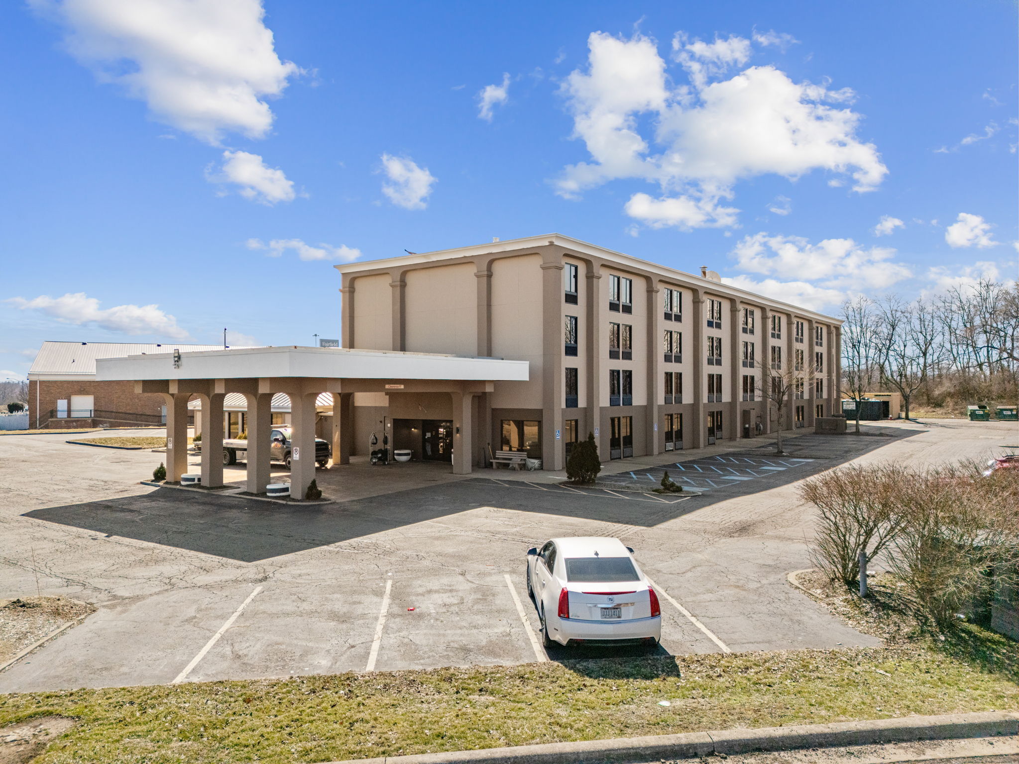 5335 Broadmoor Cir NW, Canton, OH à vendre Photo principale- Image 1 de 51