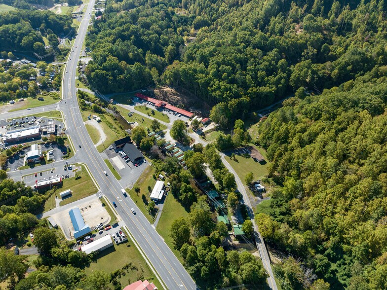 125 Tee Pee Dr, Whittier, NC à vendre - Photo du bâtiment - Image 3 de 180