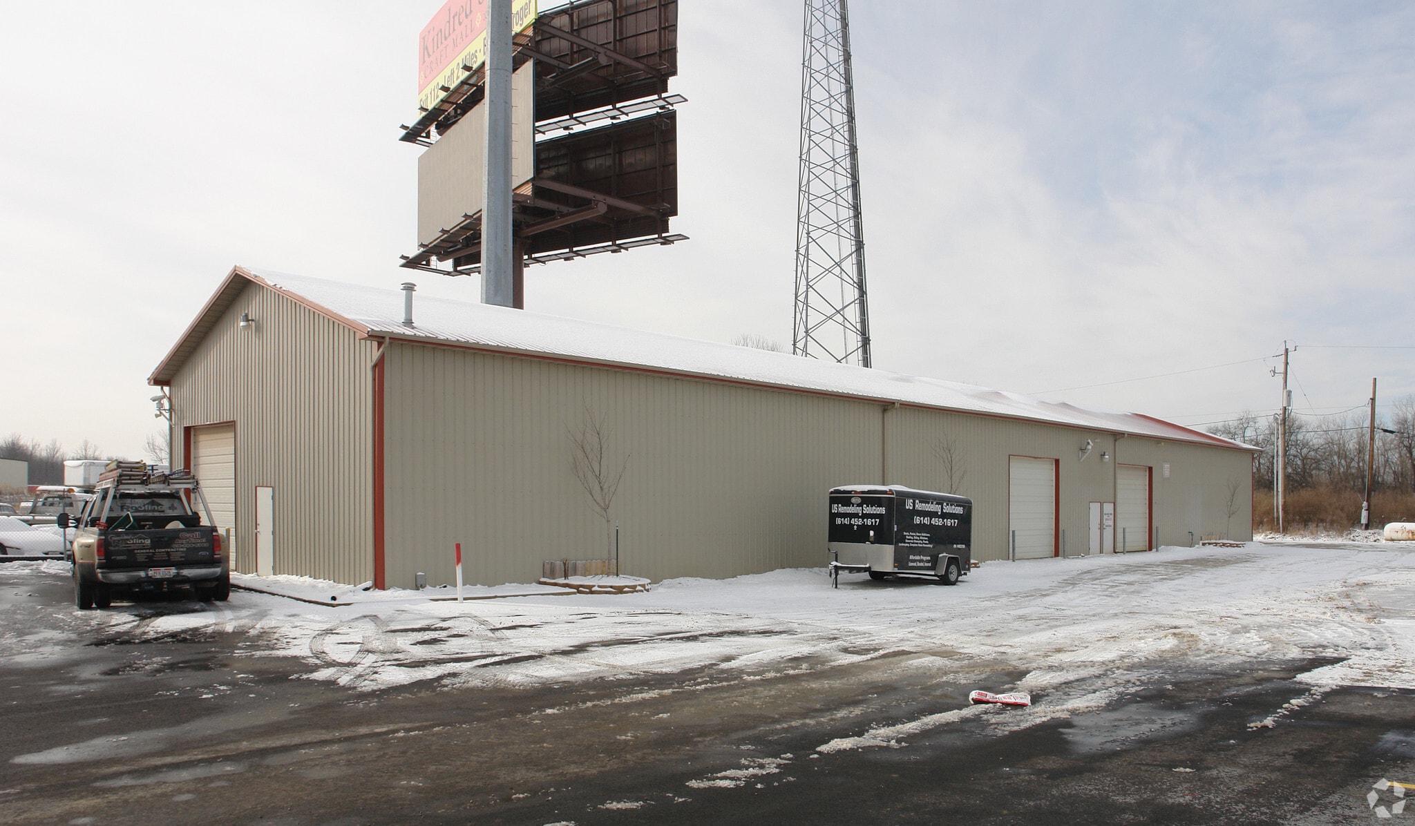 Fully Leased Flex Multi-Tenant Sale portefeuille de 2 propriétés à vendre sur LoopNet.ca Photo principale- Image 1 de 3