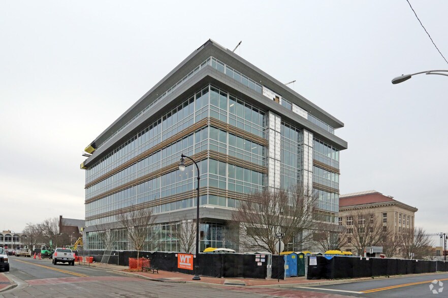 201 E Main St, Durham, NC à louer - Photo du bâtiment - Image 2 de 2