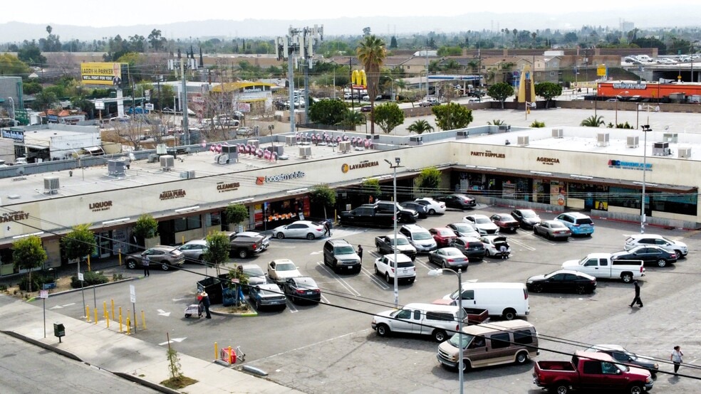 10421-10445 Laurel Canyon Blvd, Pacoima, CA for lease - Building Photo - Image 3 of 7