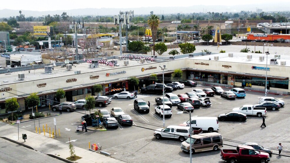 10421-10445 Laurel Canyon Blvd, Pacoima, CA à louer - Photo du bâtiment - Image 3 de 7