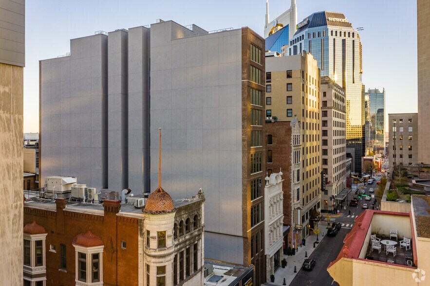 210 4th Ave N, Nashville, TN à louer - Photo du bâtiment - Image 3 de 4