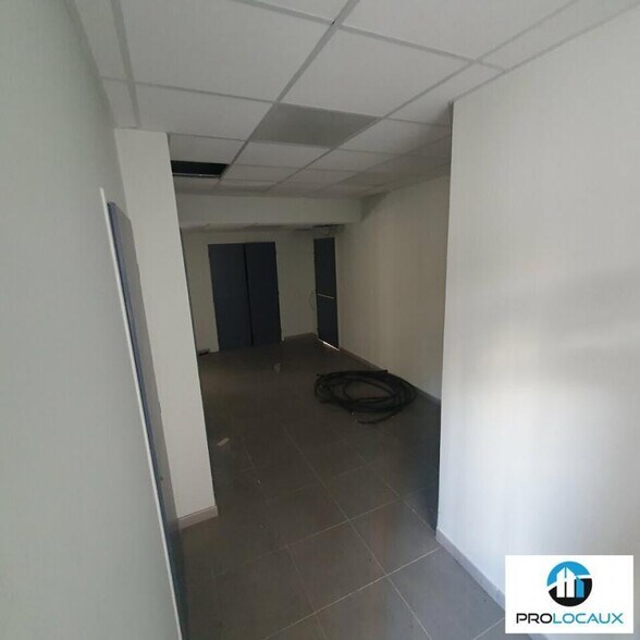 Office in Grenoble for sale - Interior Photo - Image 2 of 6