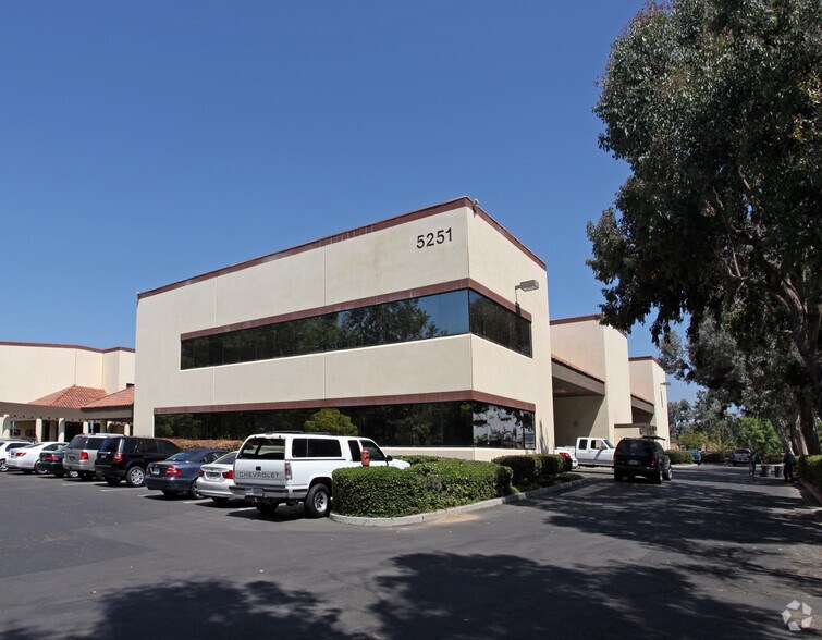 5251 Verdugo Way, Camarillo, CA à vendre - Photo du bâtiment - Image 3 de 6