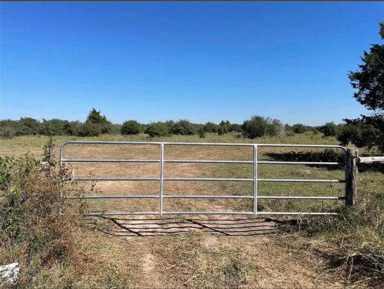 6164 E I-10, Cat Spring, TX à vendre - Photo du bâtiment - Image 2 de 6