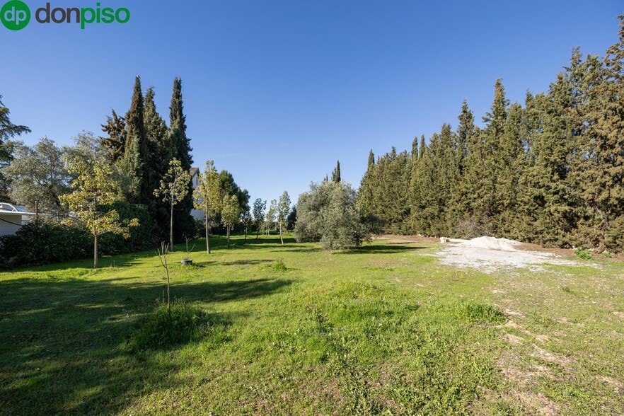 Lugar Urbanización los Cortijos, 160, Atarfe, Granada for sale - Building Photo - Image 2 of 15
