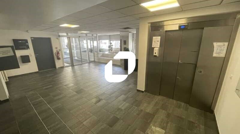 Office in Évry-Courcouronnes for lease - Lobby - Image 3 of 17