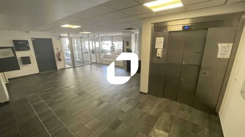 Bureau dans Évry-Courcouronnes à louer - Hall d’entrée - Image 3 de 17