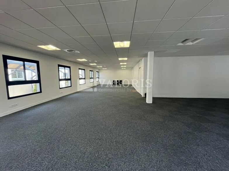 Office in Aix-en-Provence for lease - Interior Photo - Image 3 of 10