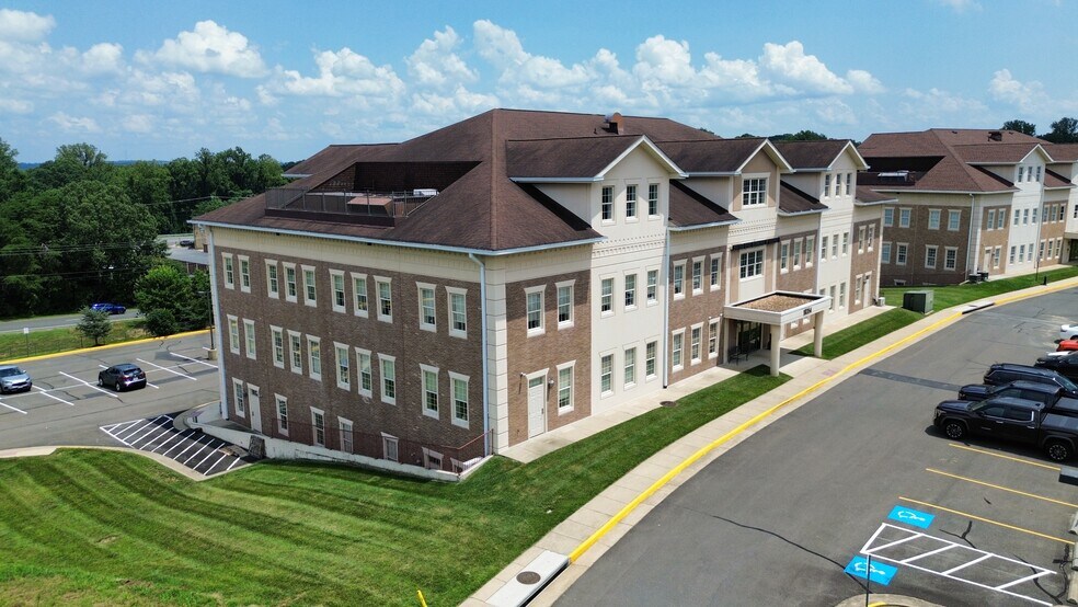 18300 Quantico Gateway Dr, Triangle, VA à louer - Photo du bâtiment - Image 2 de 23