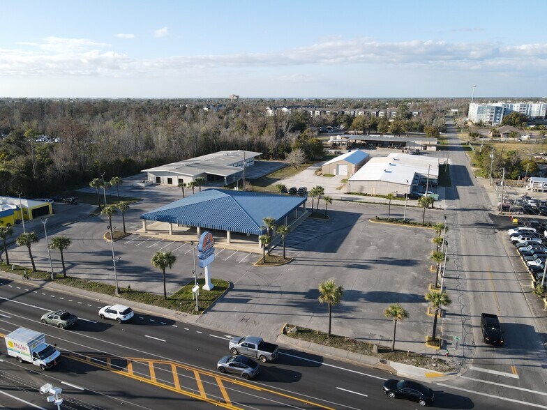 Vehicle Dealership portefeuille de 2 propriétés à vendre sur LoopNet.ca - Photo du bâtiment - Image 2 de 16