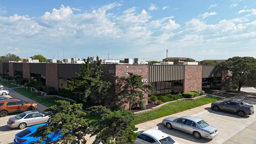 3450 N Rock Rd, Wichita, KS à louer - Photo du bâtiment - Image 2 de 9