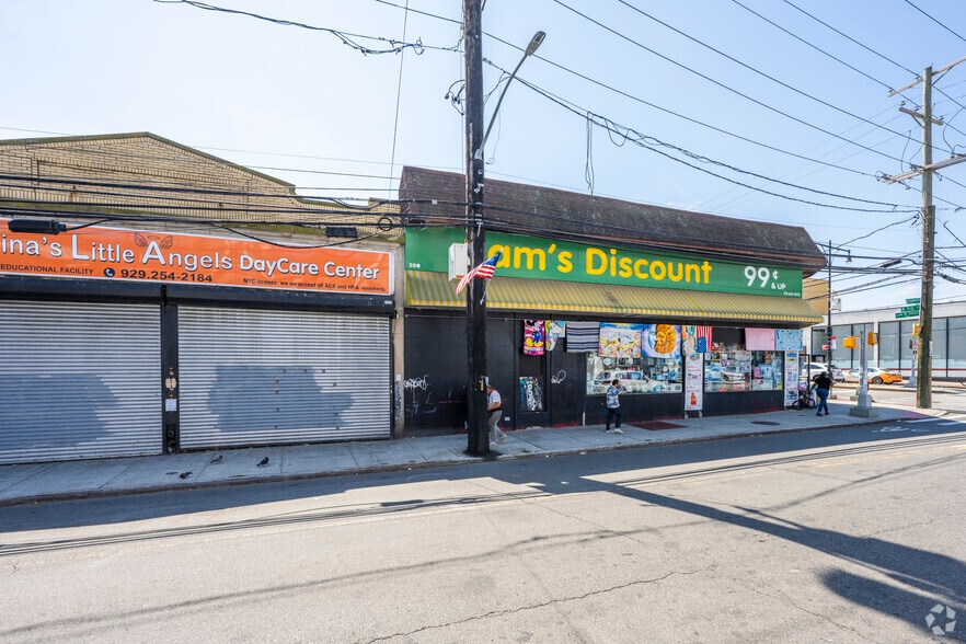 186-192 Beach 116th St, Far Rockaway, NY for lease - Building Photo - Image 2 of 4