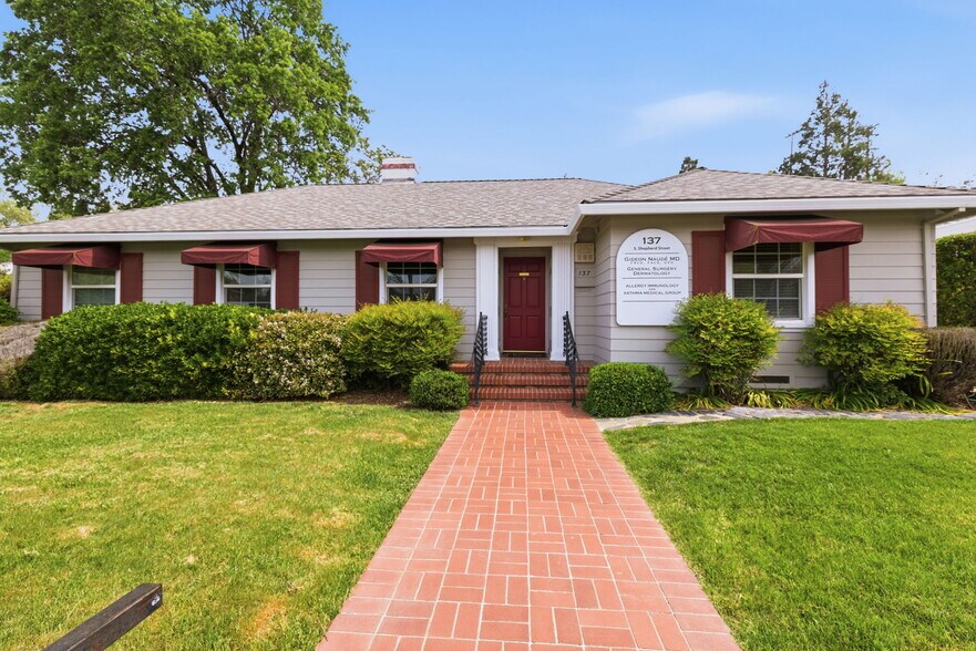 137 S Shepherd St, Sonora, CA à vendre - Photo du bâtiment - Image 2 de 35