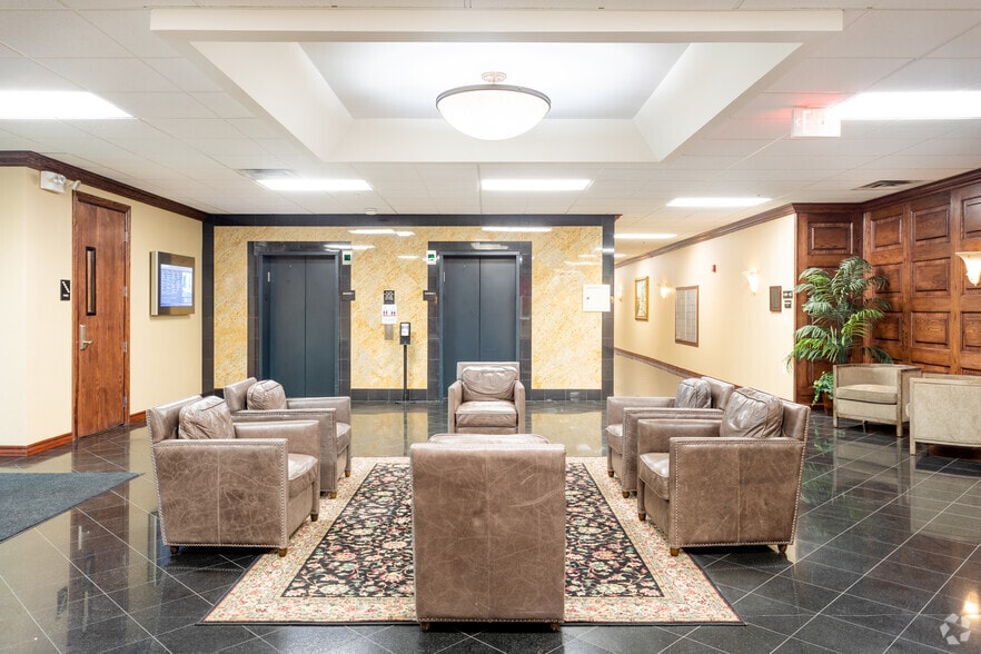 28345 Beck Rd, Wixom, MI à louer - Hall d’entrée - Image 3 de 18