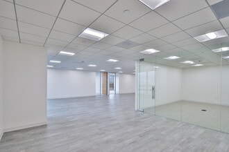 3400 W Riverside Dr, Burbank, CA for lease Interior Photo- Image 2 of 9