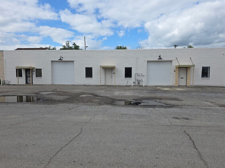 2214-2228 E 44th St, Indianapolis, IN à louer - Photo du bâtiment - Image 2 de 11