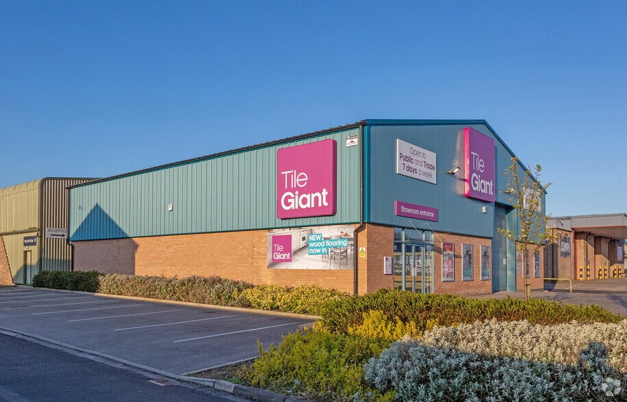 Dixon Clos, Lincoln for lease - Building Photo - Image 3 of 3