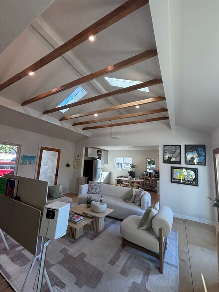 3360 S Robertson Blvd, Los Angeles, CA à louer - Photo du bâtiment - Image 2 de 10