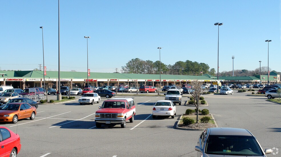 10816-10880 Warwick Blvd, Newport News, VA for lease - Building Photo - Image 2 of 8