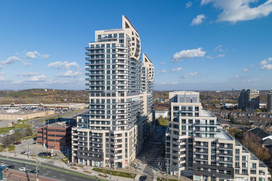 9201 Yonge St, Richmond Hill, ON à vendre - Photo du bâtiment - Image 2 de 7