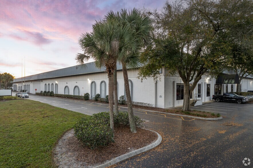 3320 Vineland Rd, Orlando, FL à louer - Photo du bâtiment - Image 3 de 38