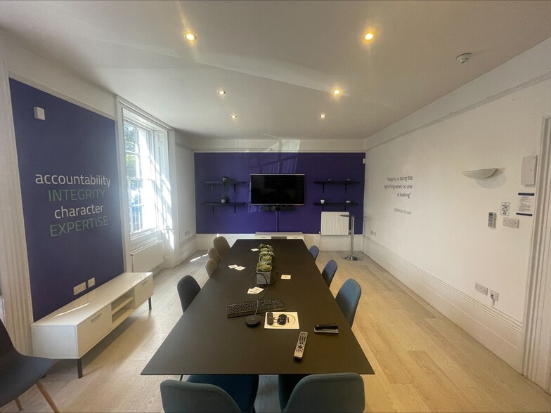 27 London End, Beaconsfield à louer - Photo du bâtiment - Image 3 de 11